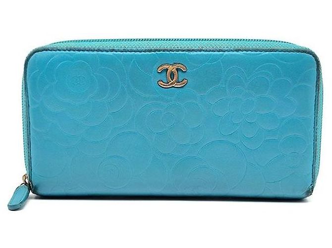 Chanel Cartera larga Camellia Azul