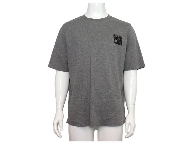 Hermès Graues Kurzarm-T-Shirt für Herren aus Baumwolle mit Mini-Lederpatch Braun