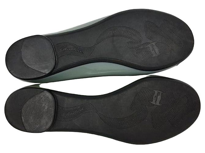 Salvatore Ferragamo Ferragamo Emaille-Flachschuhe Schwarz
