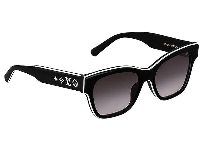 Louis Vuitton Square Sunglasses Model White