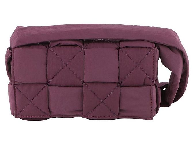 Bottega Veneta Bolsa de cintura mini Padded Tech Cassette Roxo