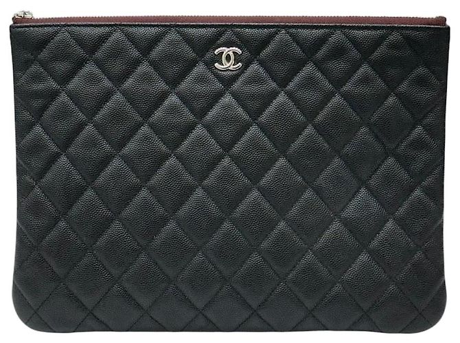 Chanel Clutch Classic Medium Black Caviar com Ferragens Prateadas Preto
