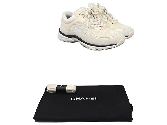 Chanel Tênis de tweed com logo CC Multicor