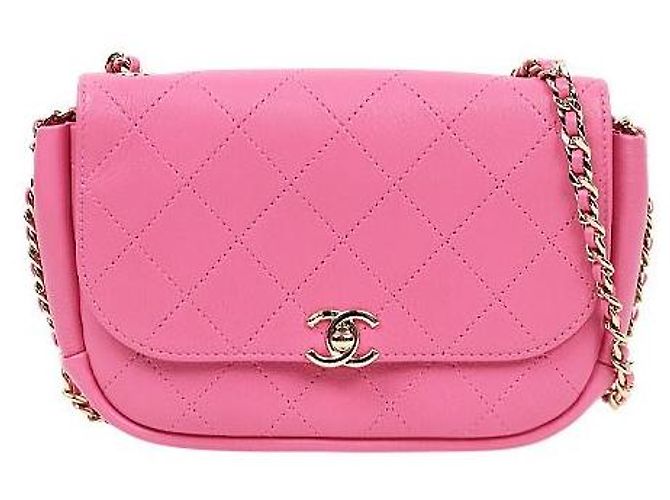 Chanel Bolsa de ombro com corrente acolchoada rosa