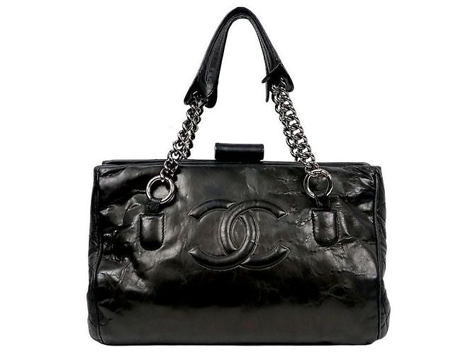Chanel Schultertasche mit Big CC Kette in Schwarz