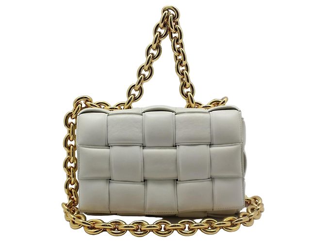 Bottega Veneta Bolsa transversal cassette com corrente acolchoada Branco