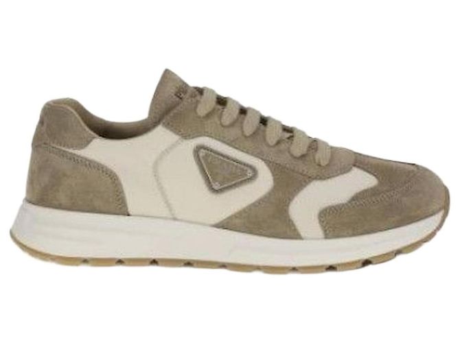 Prada Baskets en daim et nylon Blanc