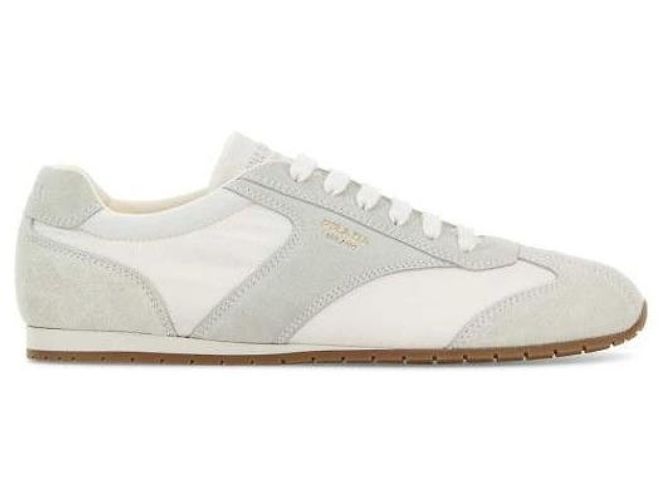 Prada Baskets en daim et nylon Blanc