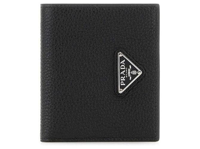 Prada Cartera compacta triangular de cuero Negro
