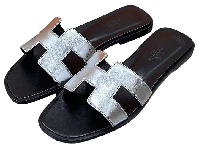 Hermès Sandali e ciabatte Oran da donna Argento Multicolore