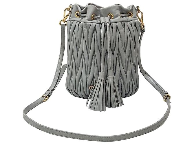 Miu Miu Bolsa Bucket em Couro Napa Materasse