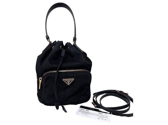 Prada Sac seau en nylon avec logo triangle noir