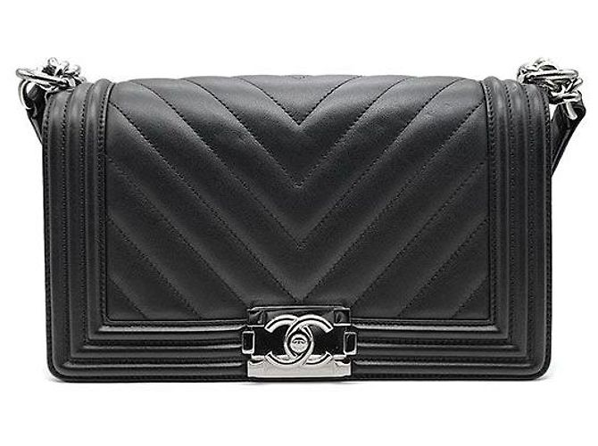 Le Boy Chanel Bolsa Boy em couro de cordeiro com chevron Preto