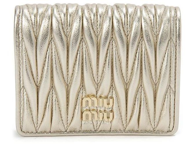 Cartera Corta Matelassé Miu Miu Oro AFPP Blanco
