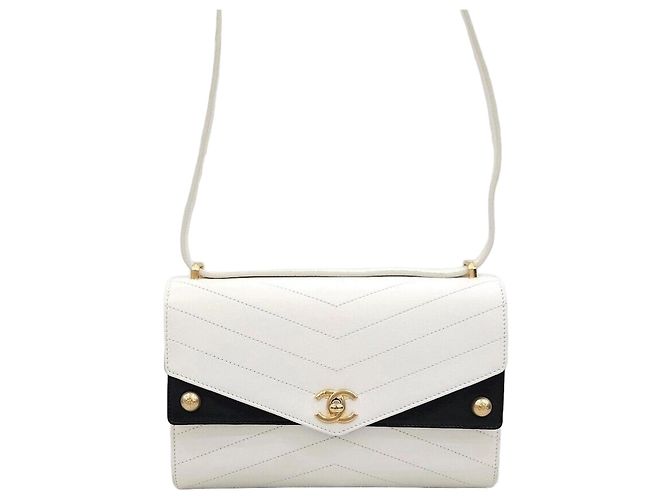 Chanel Série de sacs à rabat à chevrons blancs