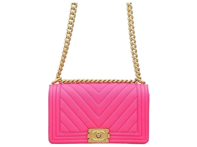 Chanel Sac Boy en Caviar Chevron Rose Hardware Or Taille Medium Intérieur Neuf Chip