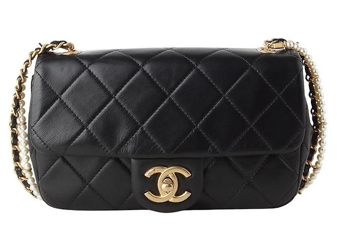 Chanel Mini bolsa de aba Classic em couro de vitelo e pérolas com corrente de pérolas Preto