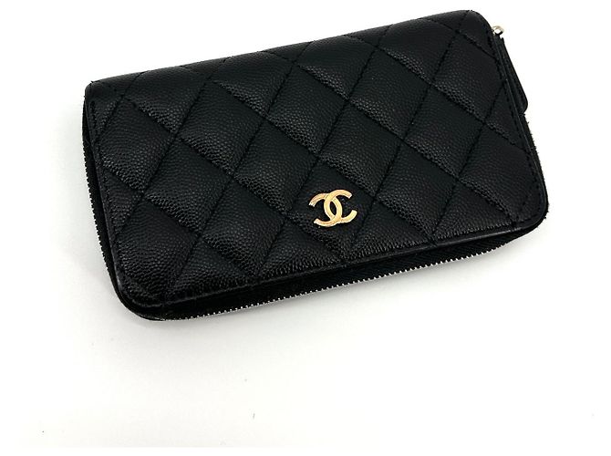 Chanel Cartera Mediana Caviar Gold con Cremallera Negro