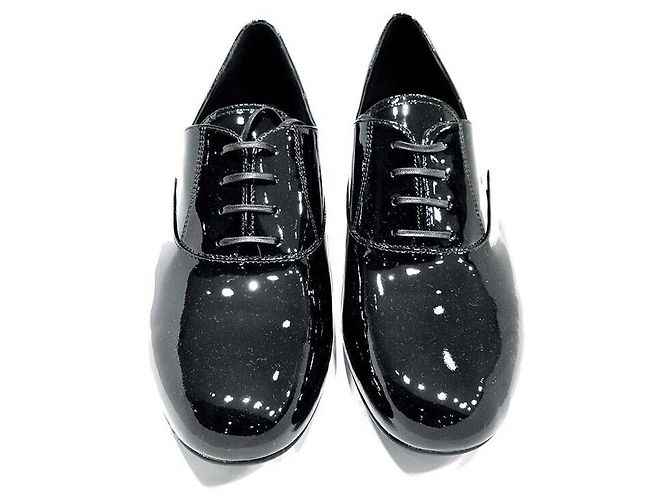 Prada Chaussures en cuir verni Noir