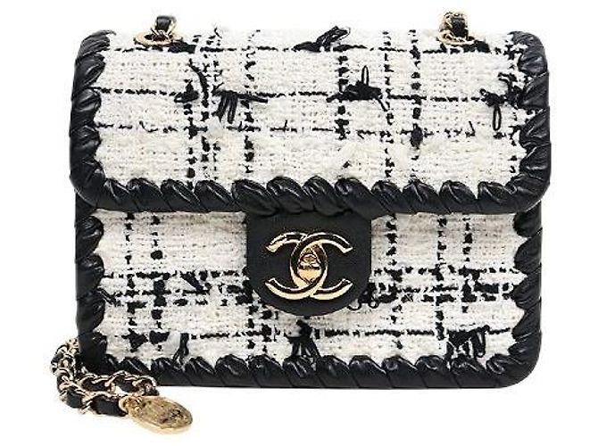 Chanel Bolsa de ombro com aba de tweed branco e preto e corrente