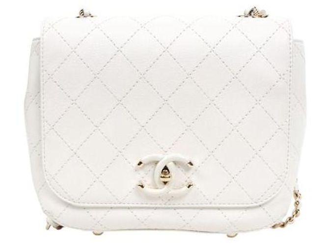 Chanel Bolsa de ombro com aba acolchoada branca Branco
