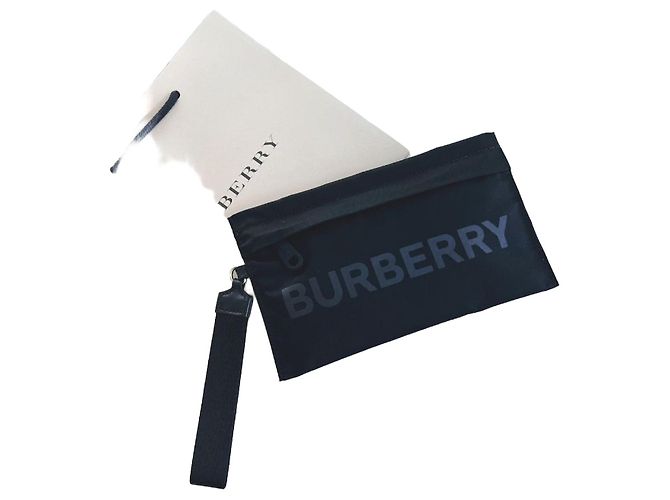 Burberry Mini Pouch in Nylon con Logo Nero