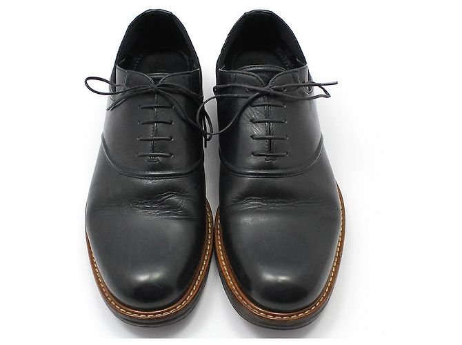 Louis Vuitton Schwarze Schnürschuhe aus Leder mit Bändern