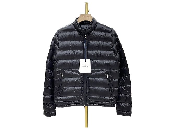 Moncler Acorus Short Down Puffer Black