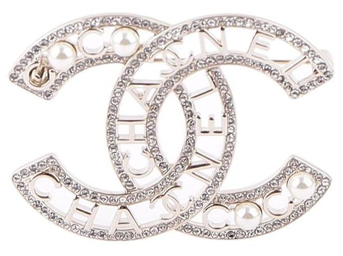 Chanel Broche CC Logo em pérolas e cristais
