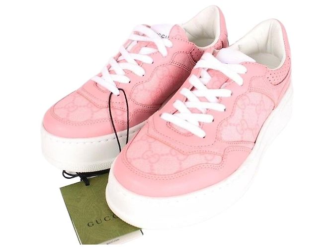 Gucci Baskets brodées rose
