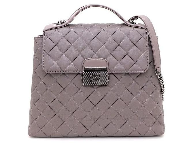 Chanel Borsa Tote e Borsa a Spalla con Patta e Logo Argentato Marrone