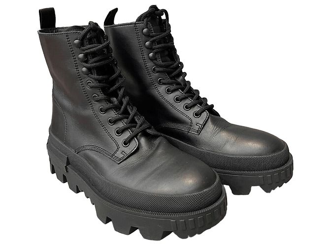 Moncler Schnürstiefel aus Leder Schwarz