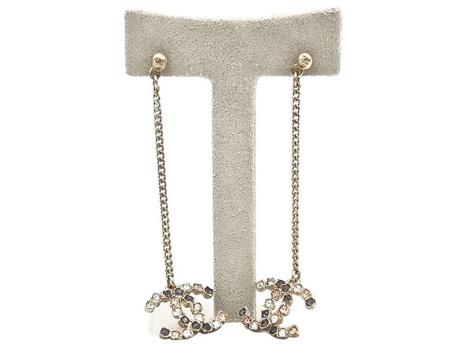 Chanel Boucles d'oreilles Cubic Drop Blanc