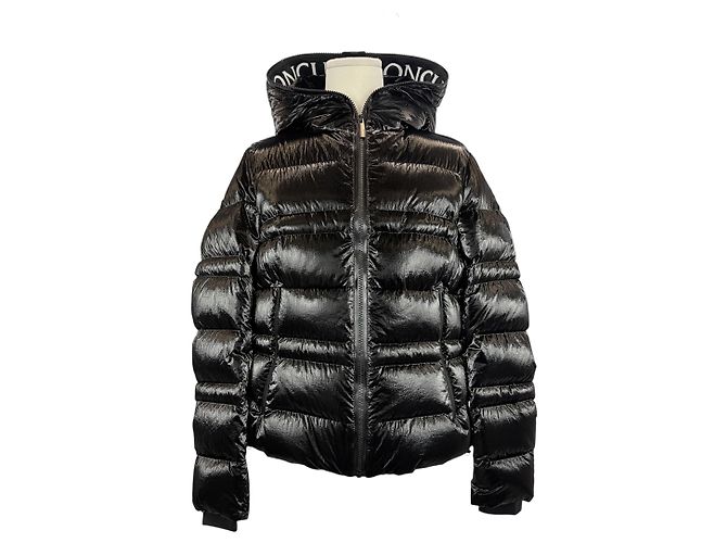 Moncler Giacca corta Taron con imbottitura in piumino Nero