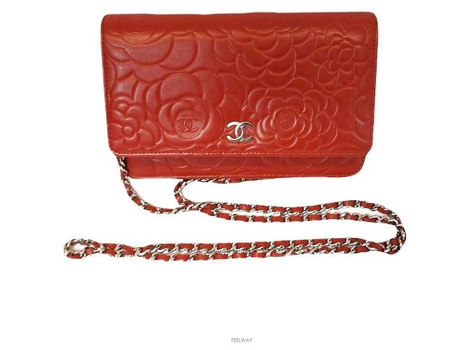Borsa a tracolla Chanel Camellia Chain Rosso