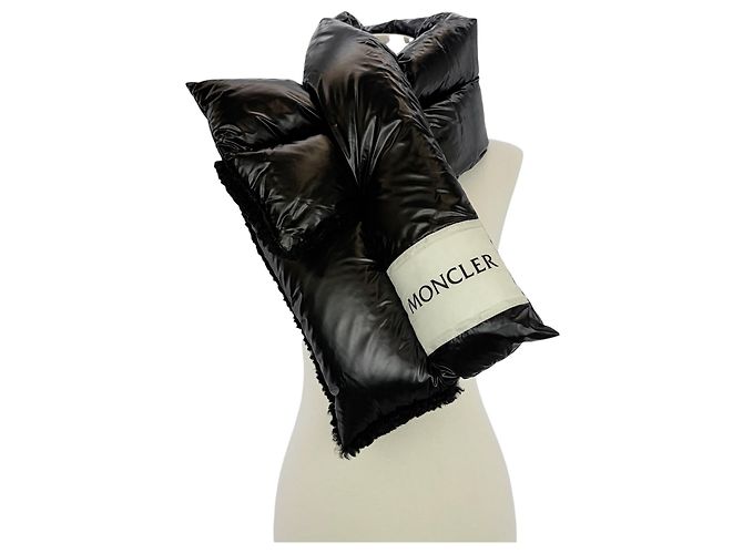 Moncler Gefütterter Schal aus Shearling Schwarz