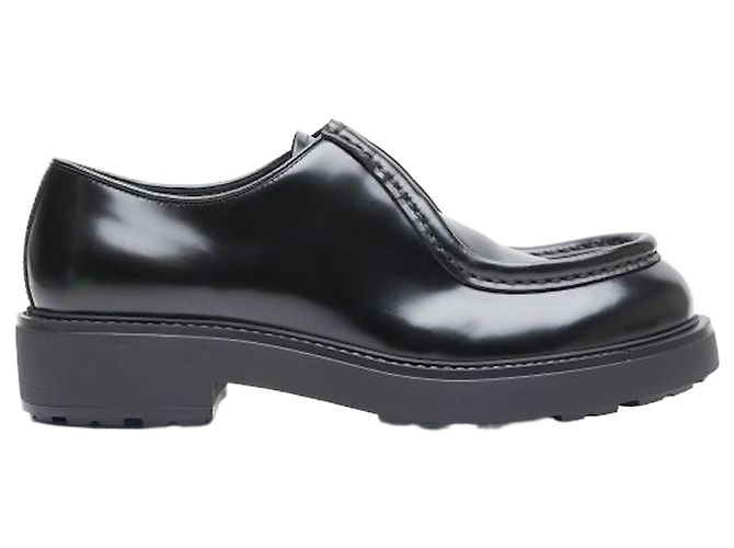 Prada Scarpe con lacci in pelle spazzolata opaca Nero