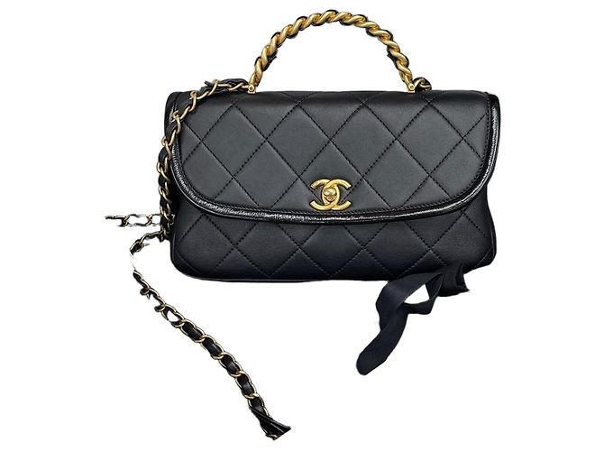Chanel Bolsa Season com alça de mão e corrente preta com ferragens douradas Preto