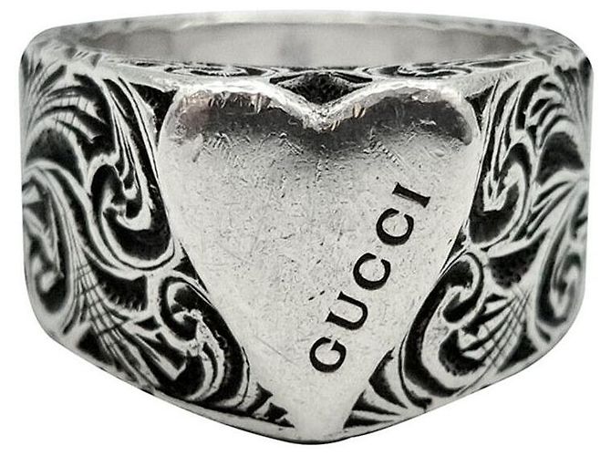 Gucci Anillo de plata con corazón