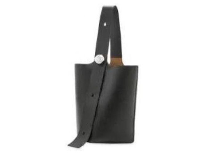 Loewe Grande bolsa bucket Pebble em couro de bezerro de grão macio Preto