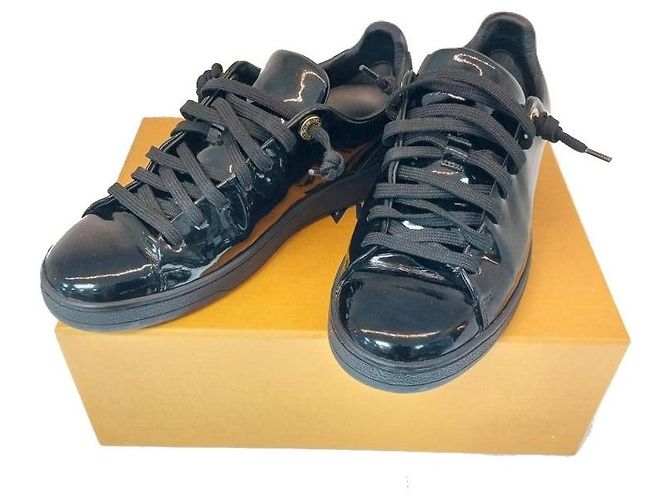 Louis Vuitton Sneakers Frontrow in vernice nera da donna Nero