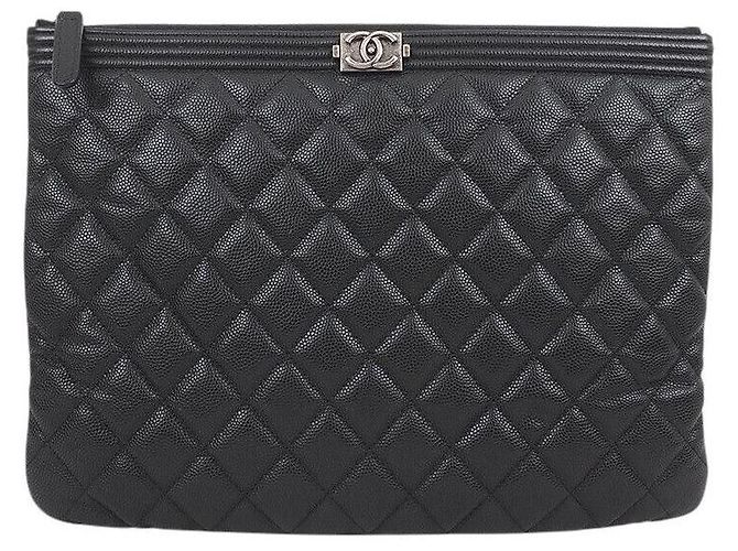 Chanel Pochette Caviar Boy Medium Noir