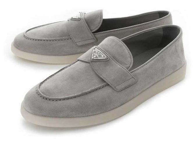 Prada Mocassin en daim avec logo triangle
