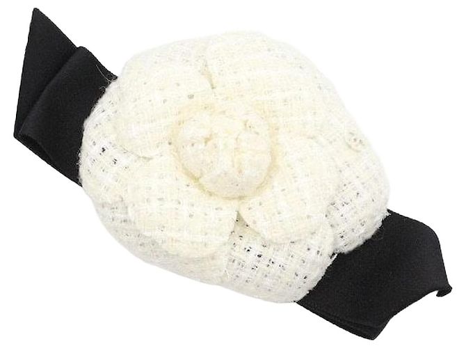 Chanel Broche de Camelia en Tweed Blanco para Mujer