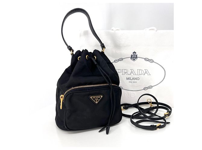 Prada Sac seau en nylon avec logo triangle noir