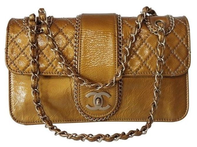 Chanel Mini bolsa de ombro curta com corrente Generation em verniz clássico Dourado