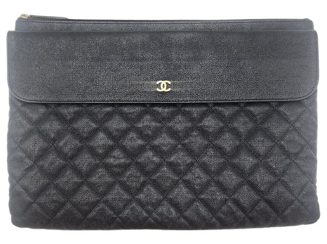 Chanel Clutch com aba série Caviar Preto
