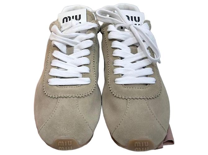 Miu Miu Sneaker aus Wildleder Plum Suede Beige Braun