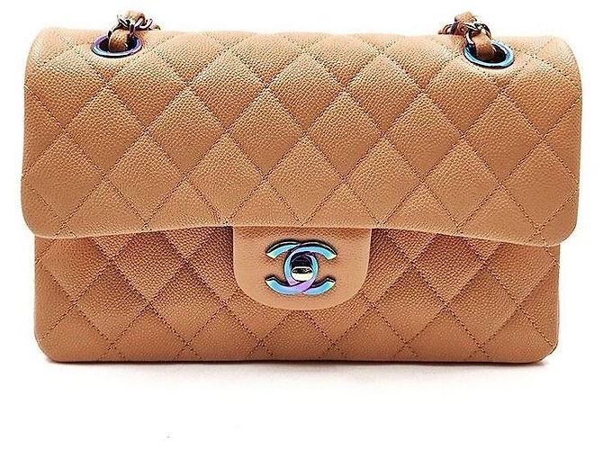 Chanel Bolsa de ombro com aba pequena em caviar clássico Laranja