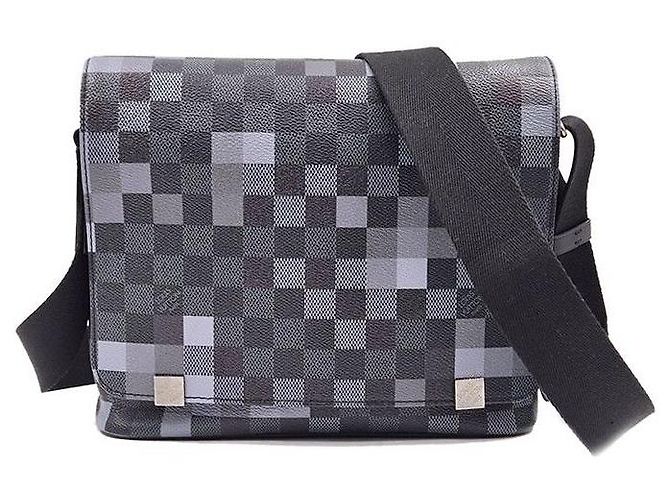 Louis Vuitton Damier Graphite District PM Multicolore